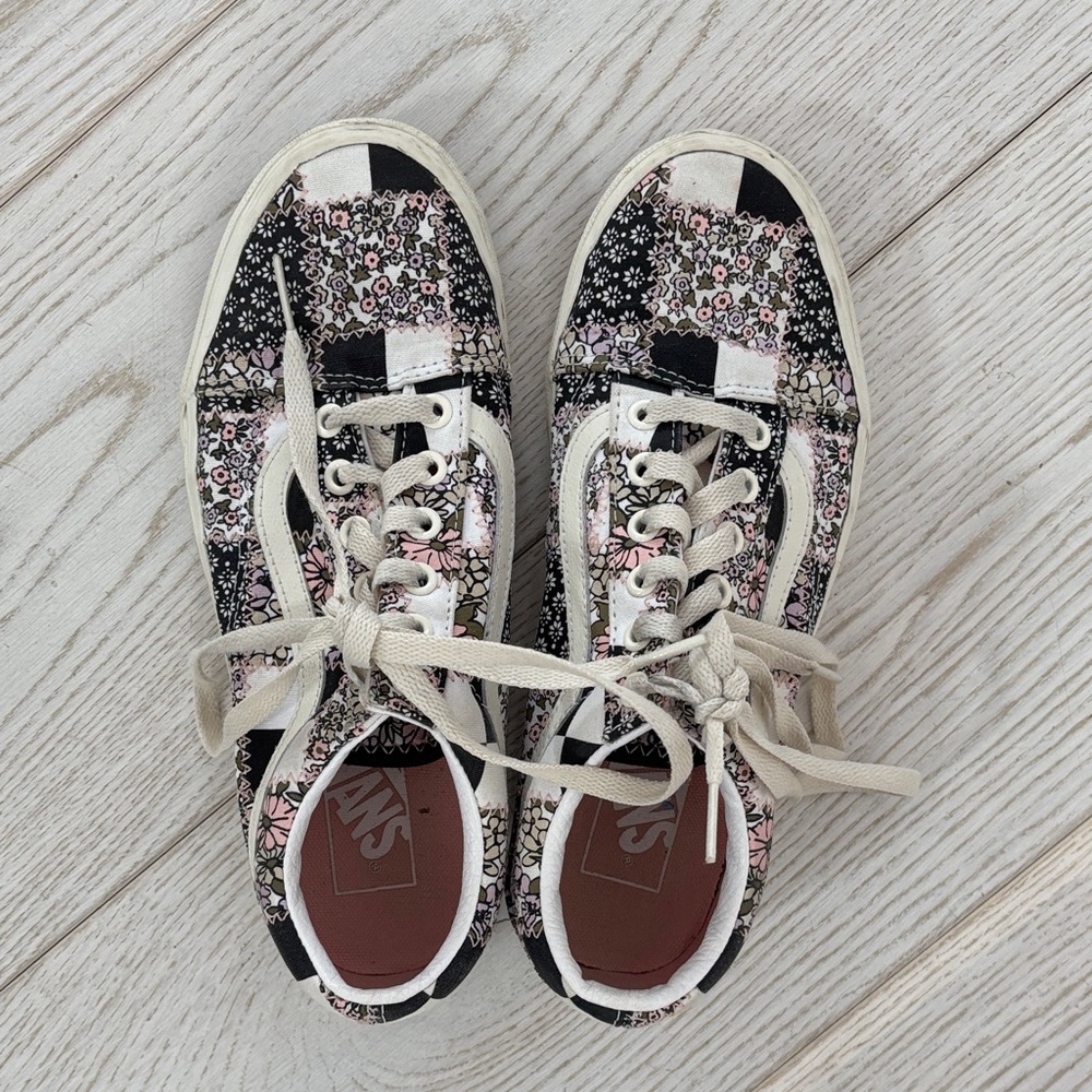 Women’s size 7.5 Vans sneakers.